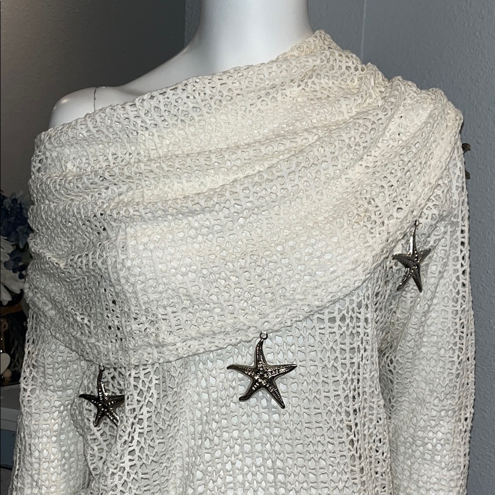 Chic Off-Shoulder Cream Sweater with Star Accents VINTAGE! Size large - Picture 2 of 13